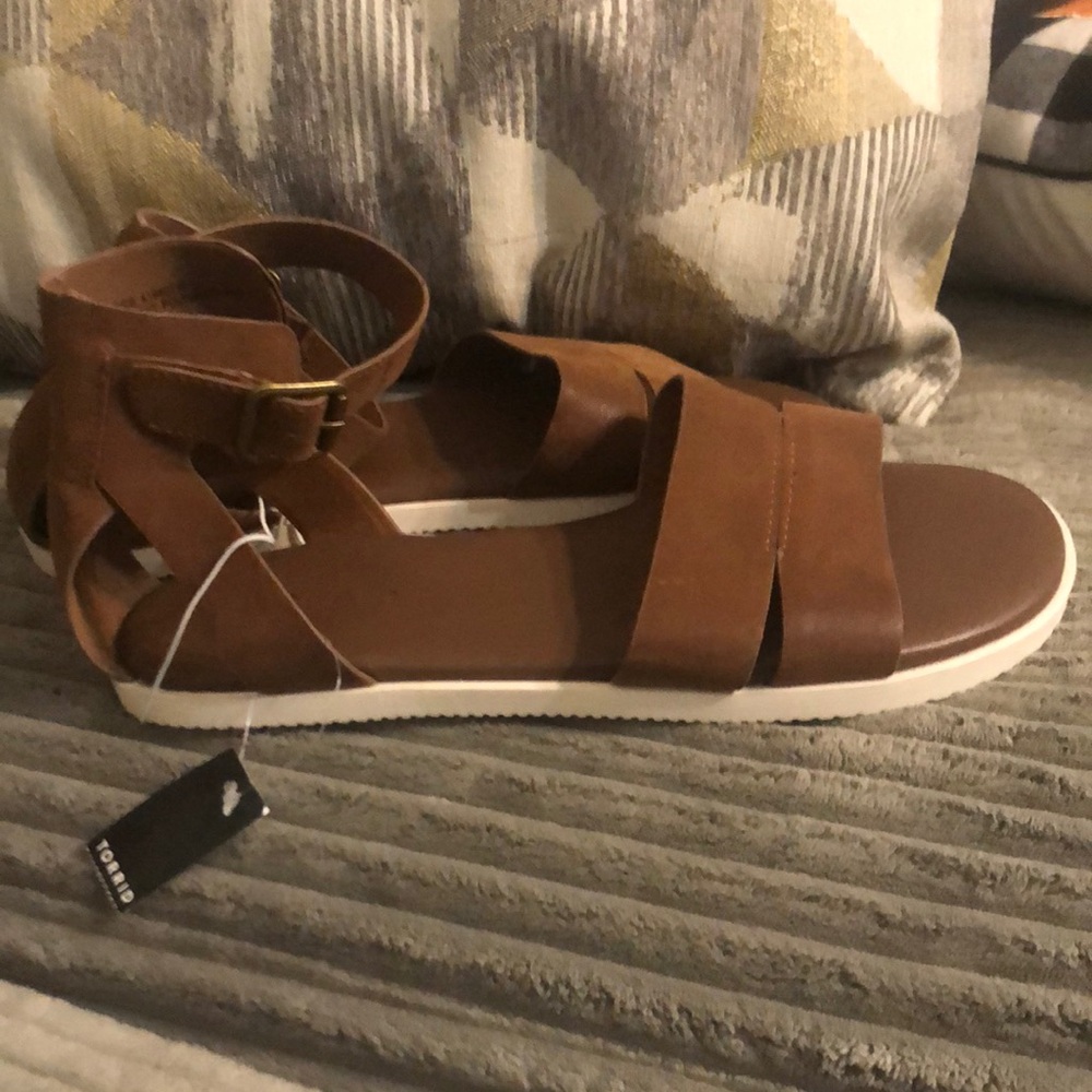 Torrid Two Piece Footbed Sandals 9WW Cognac Flat Ankle Buckle Straps Comfort